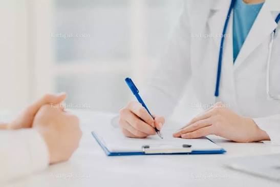دکتر درحال پرونده نویسی
