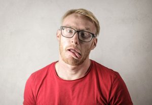 تصویر آموزشی از تمرینات عضلات دهان و زبان برای بهبود وضوح کلام