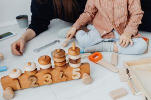 بازی‌های ساده خانگی برای تقویت توانایی گفتاری کودکان و افزایش طول جملات