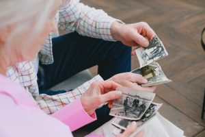 تصویر شاخص درباره توانبخشی حافظه معنایی و نامیدن در مراحل اولیه دمانس