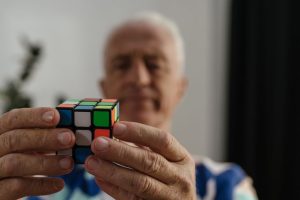 پروتکل‌های توانبخشی شناختی برای تقویت حافظه و بازیابی کلمات در پیری طبیعی مغز