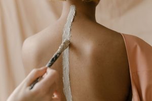 تکنیکهای حساسیتزدایی حسی برای کودکان با حساسیت شدید به بافت لباس و غذا