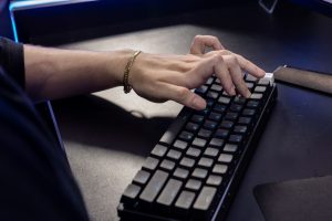 تصویر شاخص درباره راهکارهای ارگونومیکار با کامپیوتر جهت پیشگیری از سندروم تونل کارپال
